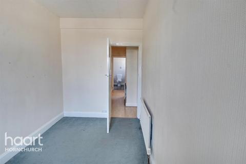 1a Broadway Parade, Hornchurch, RM12 4RS