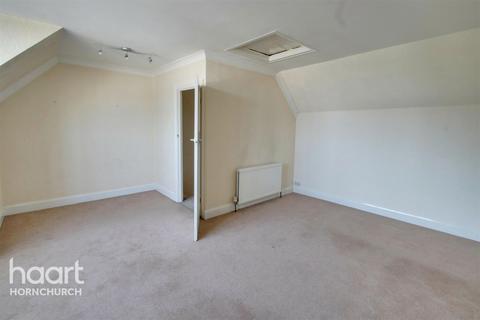1a Broadway Parade, Hornchurch, RM12 4RS
