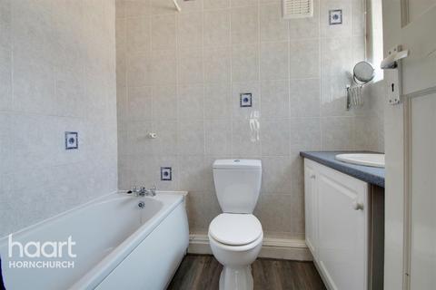 1a Broadway Parade, Hornchurch, RM12 4RS