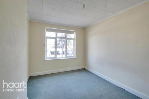 1a Broadway Parade, Hornchurch, RM12 4RS