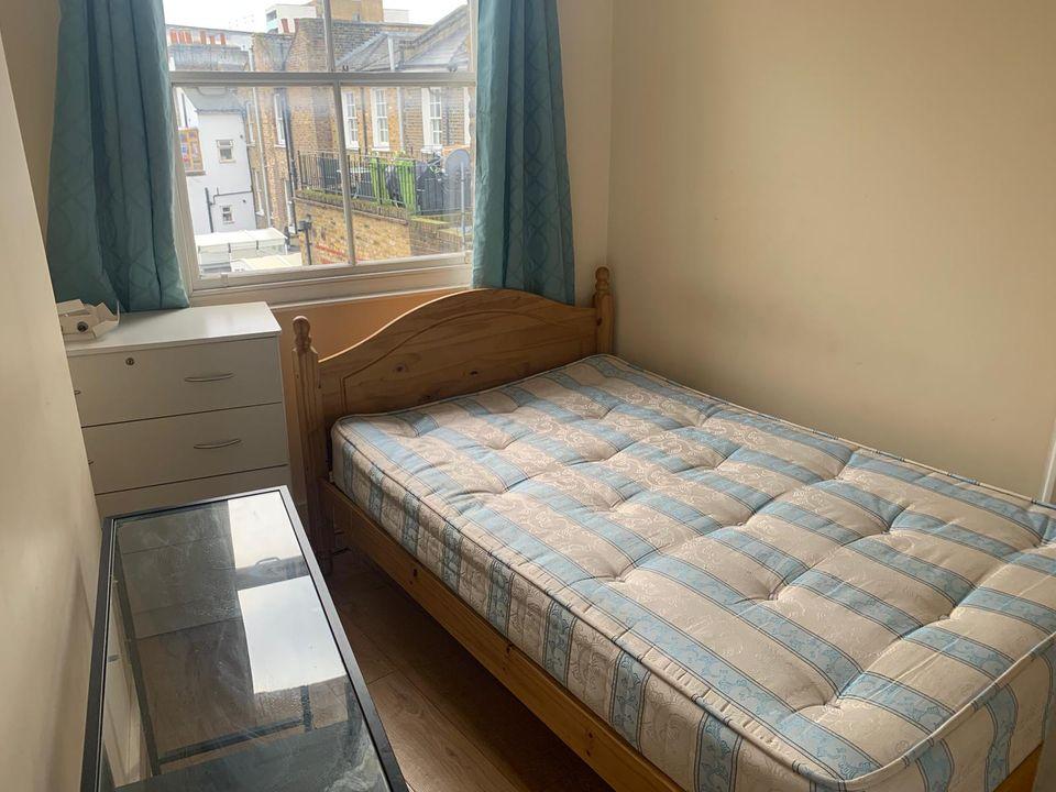 Double room available now in a 5 bedroom flat, Ca