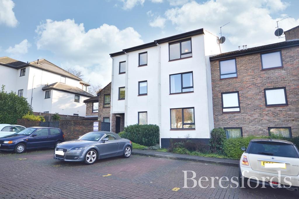 Stock Road, Billericay, Essex, CM12 2 bed apartment £300,000