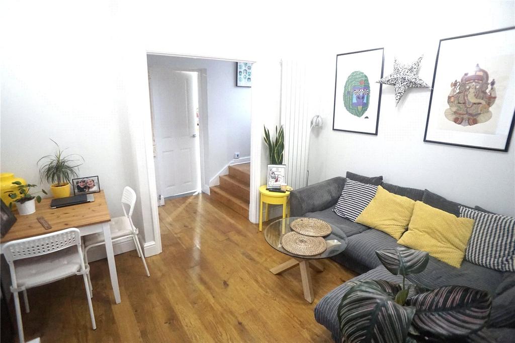 Wrigglesworth Street, New Cross, SE14 2 bed house - £1,550 pcm (£358 pw)