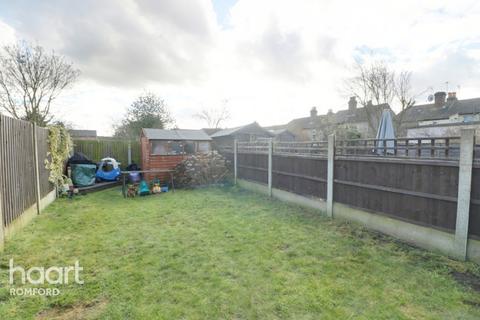 6 Shaftesbury Road, Romford, RM1 2QH