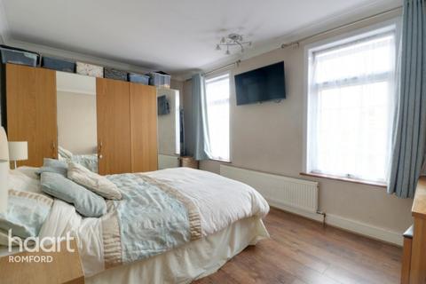 6 Shaftesbury Road, Romford, RM1 2QH