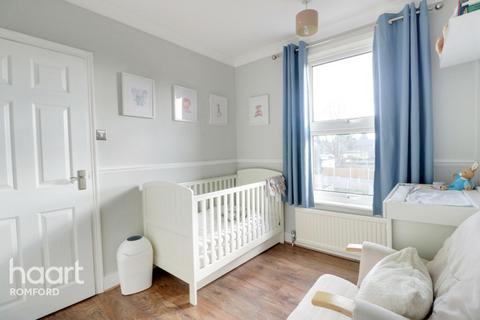 6 Shaftesbury Road, Romford, RM1 2QH
