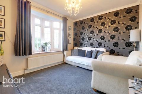 6 Shaftesbury Road, Romford, RM1 2QH