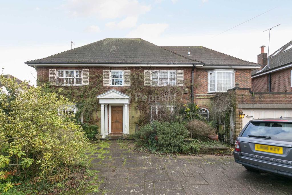 Waggon Road, Hadley Wood, EN4 4 bed detached house £1,795,000