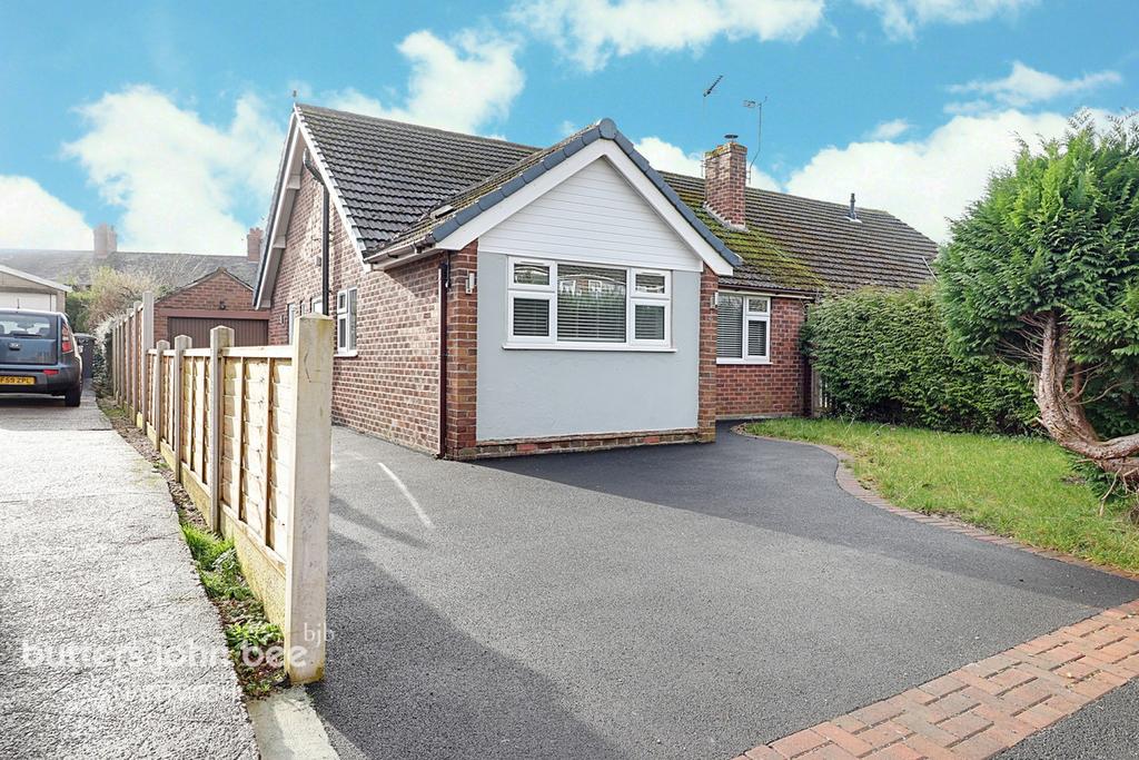 Highfield Drive, Nantwich 3 bed semidetached bungalow £280,000