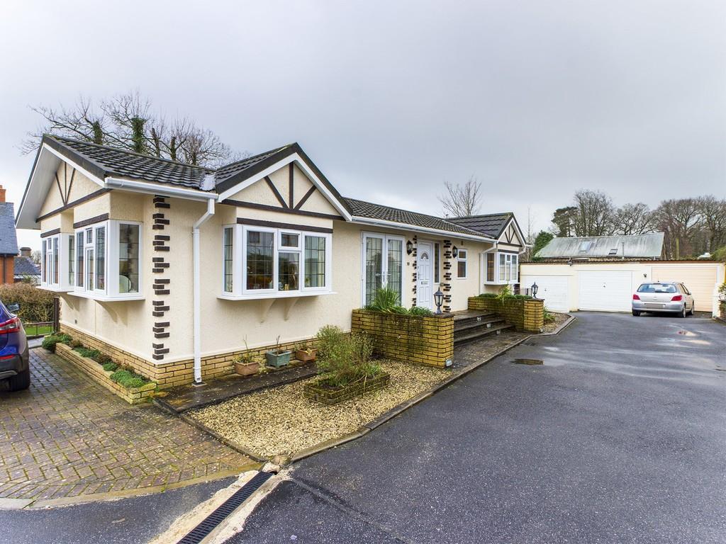 Pottery Road, Bovey Tracey, Newton Abbot 2 bed mobile home £180,000