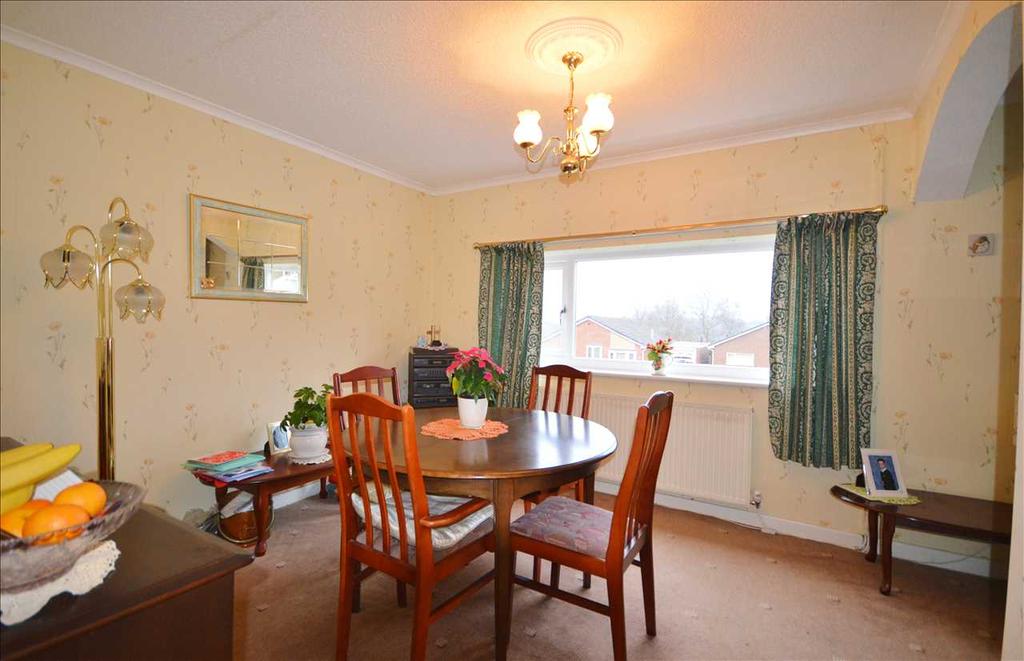 Dining room: