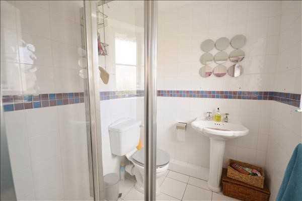 En suite shower