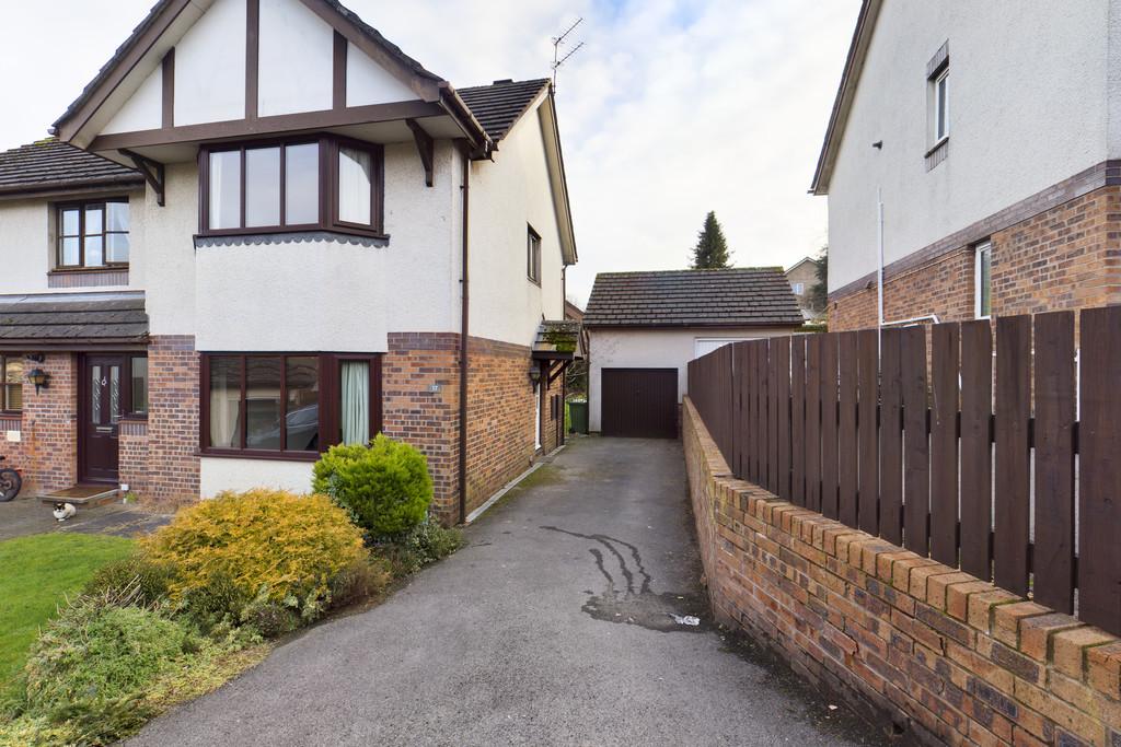 Meadow Croft, Penrith 2 bed semidetached house £680 pcm (£157 pw)
