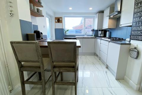 3 Willow Close, Whitnash, Leamington Spa, CV31 2QP