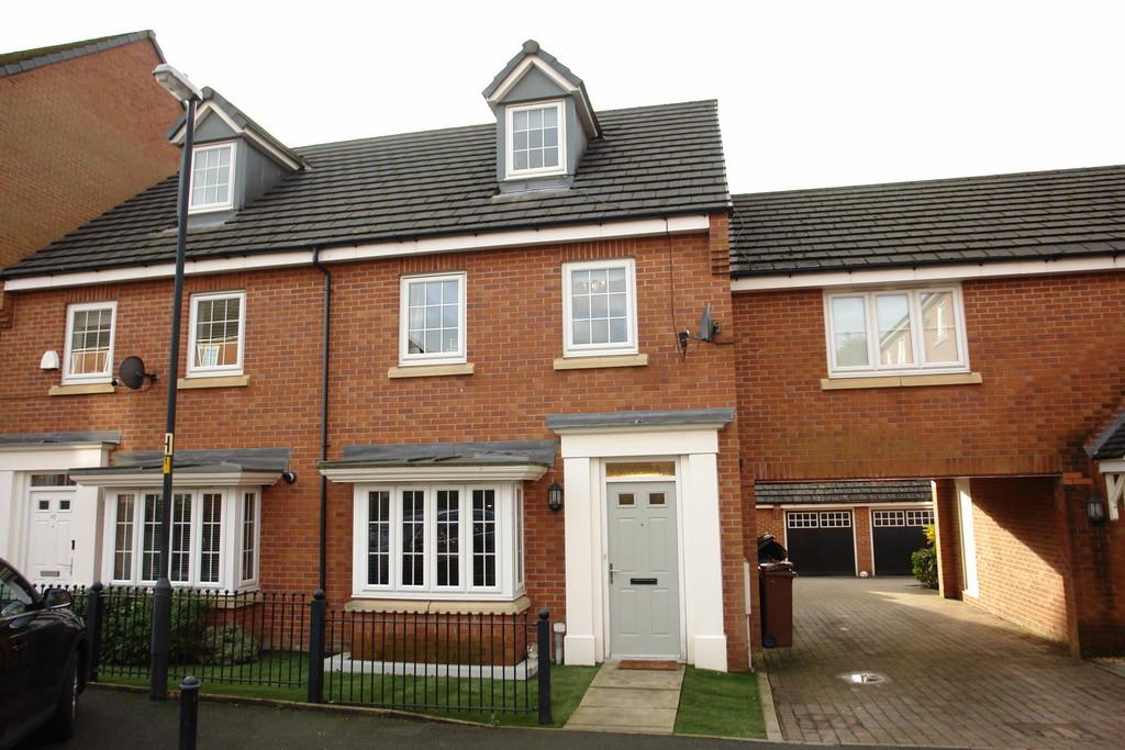 The Fairways, Royton 3 bed semidetached house £225,000