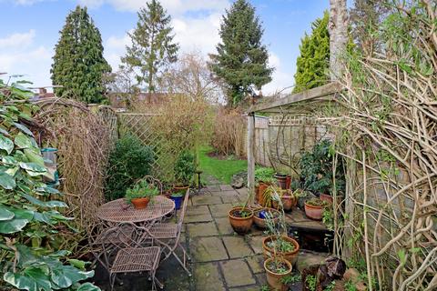 32 Oakdene Road, Brockham, Betchworth, RH3 7JX