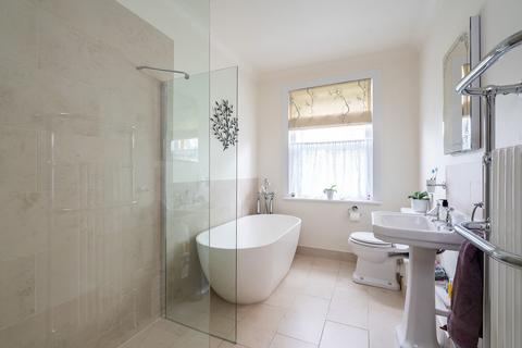 32 Oakdene Road, Brockham, Betchworth, RH3 7JX