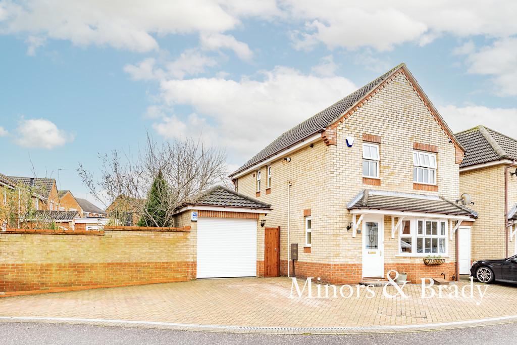 Macarthur Drive, Dereham 3 bed link detached house £260,000