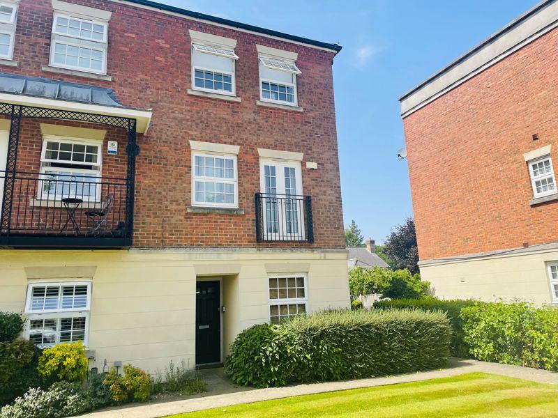 Tower Place, Warlingham 3 bed townhouse £2,000 pcm (£462 pw)