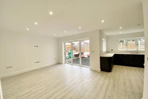 38 Leysdown Avenue, Bexleyheath, DA7 6AT