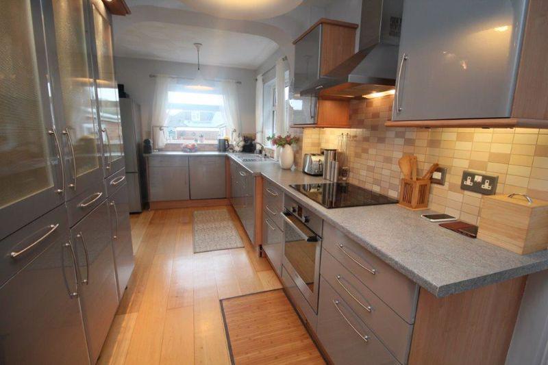 Portsmouth Road, Sholing, Southampton 3 bed detached house £325,000