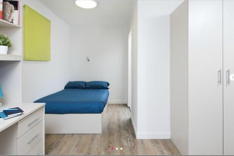 1 bedroom in a flat share to rent - 71 Egham Hill, London, England TW20 0ER