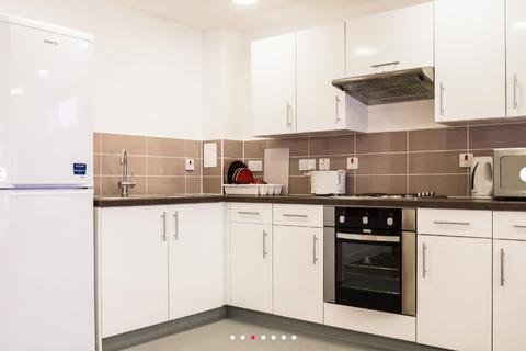 1 bedroom in a flat share to rent - 71 Egham Hill, London, England TW20 0ER
