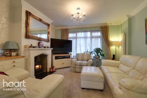 17 Ronald Road, Romford, RM3 0RB