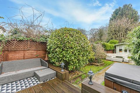 29 Harrow Road, Warlingham, CR6 9EY