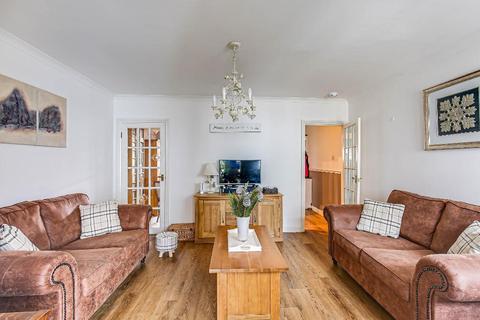 29 Harrow Road, Warlingham, CR6 9EY