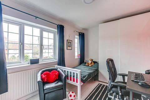 29 Harrow Road, Warlingham, CR6 9EY
