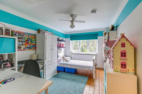 29 Harrow Road, Warlingham, CR6 9EY