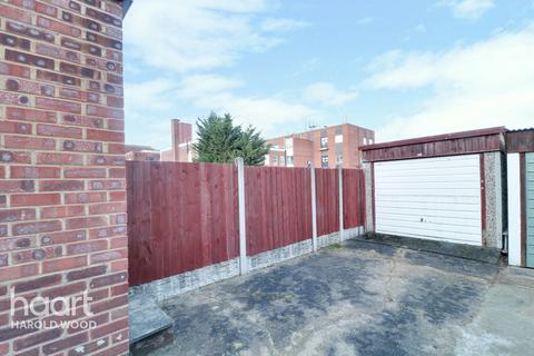 6 Kersey Gardens, Romford, RM3 0ER