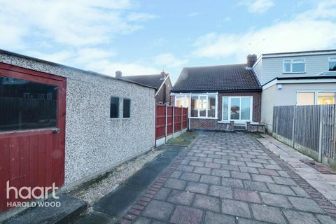 6 Kersey Gardens, Romford, RM3 0ER