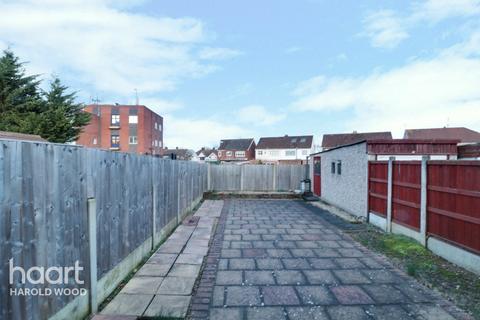6 Kersey Gardens, Romford, RM3 0ER