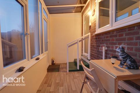 6 Kersey Gardens, Romford, RM3 0ER