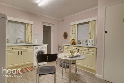 6 Kersey Gardens, Romford, RM3 0ER