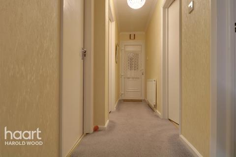 6 Kersey Gardens, Romford, RM3 0ER
