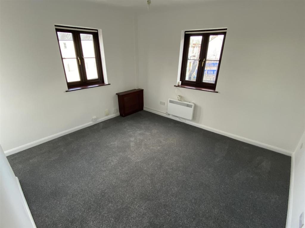 395, Canterbury Street, Gillingham 1 bed flat £495 pcm (£114 pw)