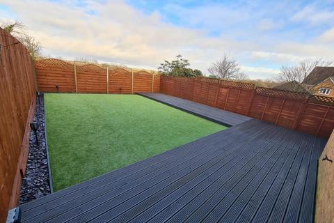 24 Dixon Road, Northampton, NN2 8XE