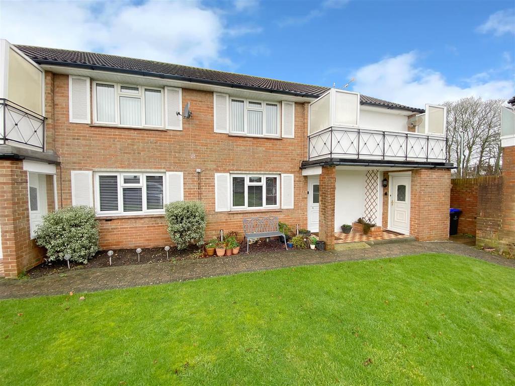 Aldsworth Court, Aldsworth Avenue... 2 bed flat £260,000