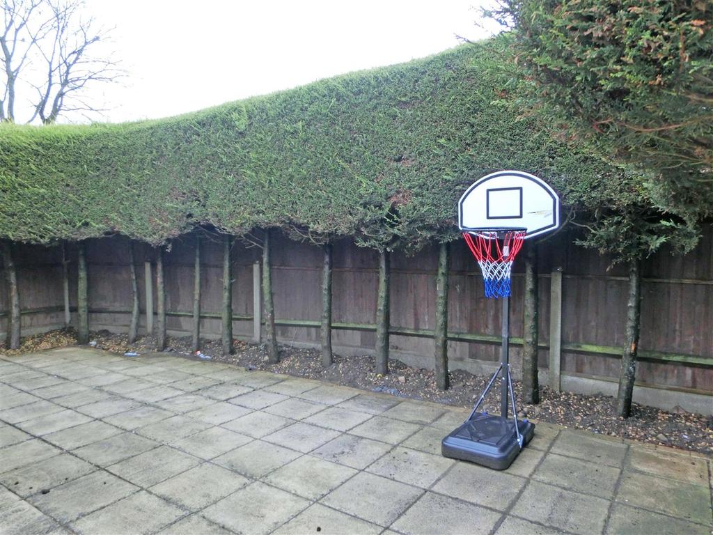 Forest Way 10 Garden2.jpg