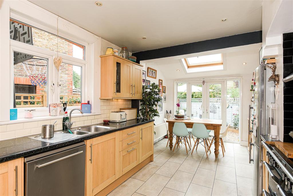 Fengates Road, Redhill 3 bed house £600,000