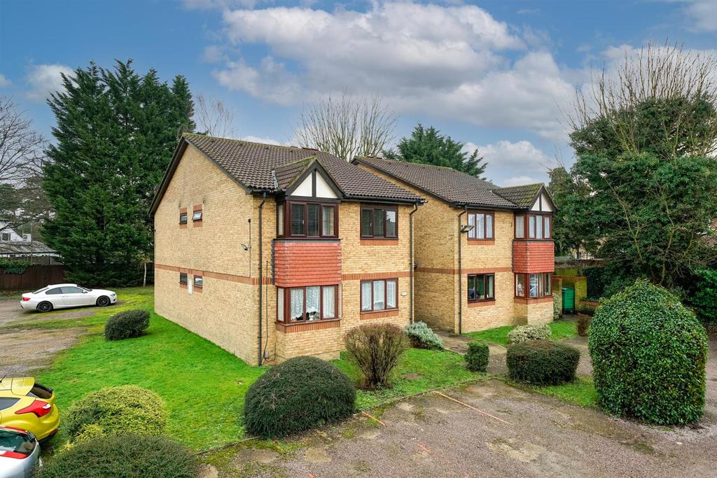 College Road, Abbots Langley 1 bed apartment £225,000