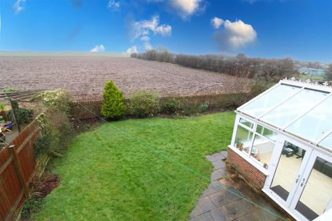 83 Cheyne Garth, Hornsea, HU18 1BF