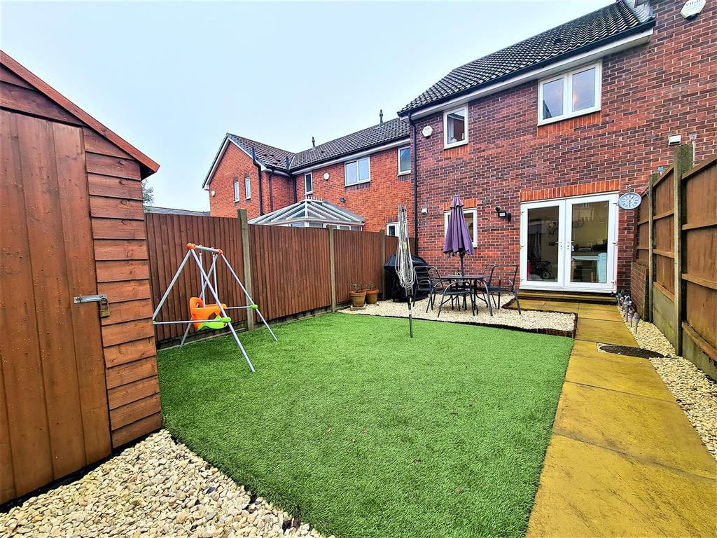 Haverhill Grove, Wombwell, Barnsley 3 bed townhouse £130,000