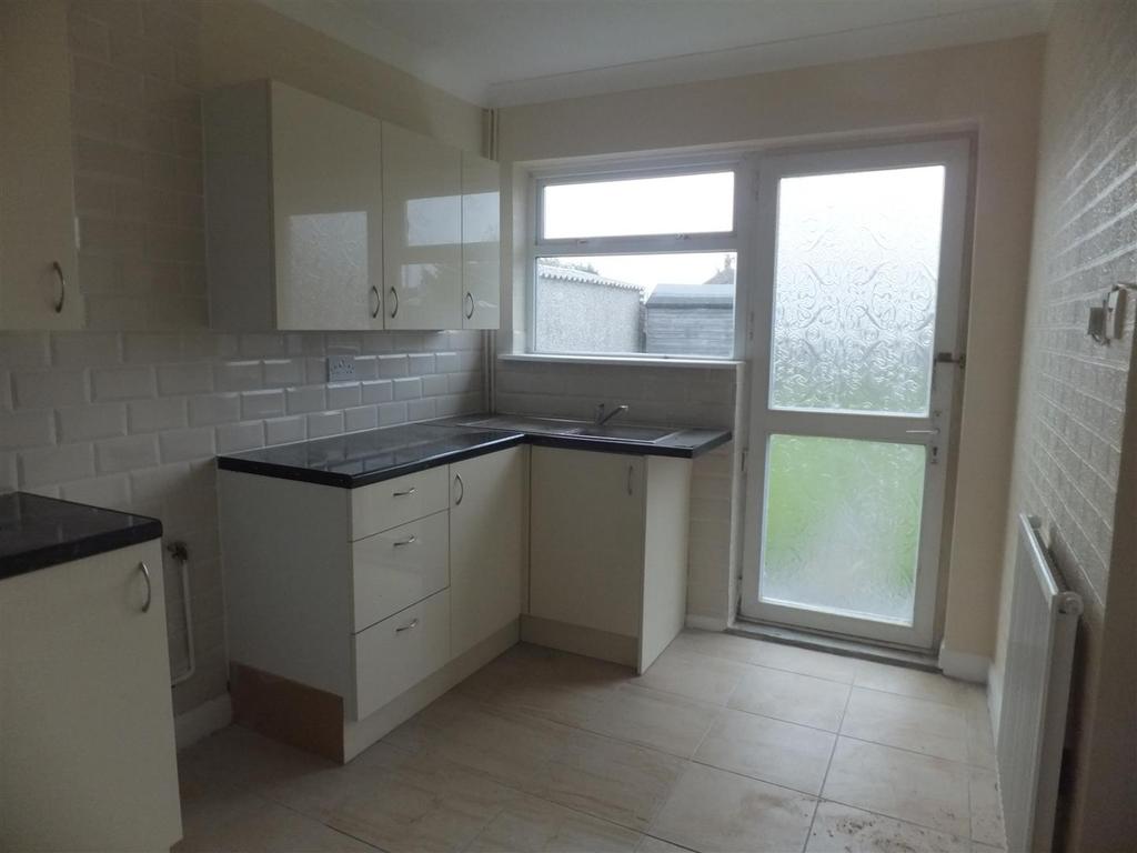 Brian Avenue, Cleethorpes 2 bed semidetached bungalow £585 pcm (£135 pw)