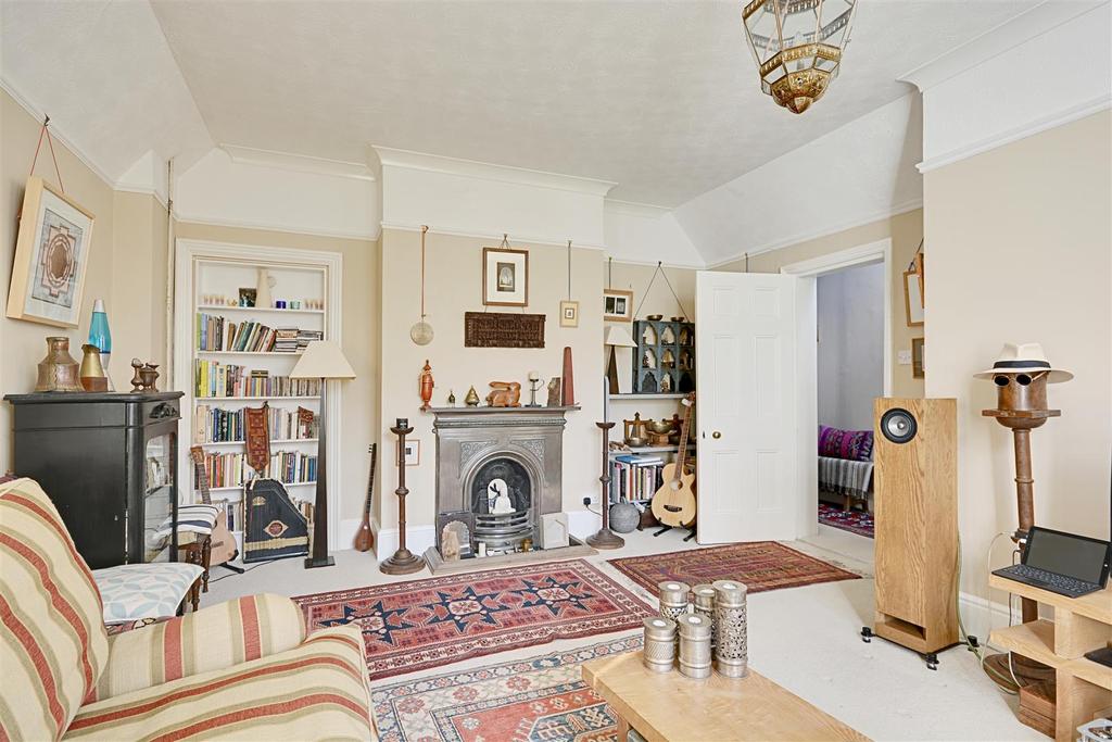 Wheel Lane Westfield 1 bed flat £215,000