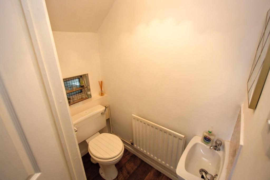 Ground floor w.c.