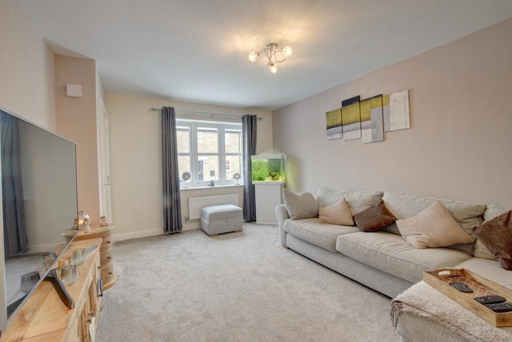 Maden Fold Close, Burnley 3 bed semidetached house £170,000